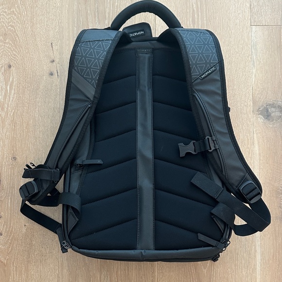 Nomatic Black Men's Travel Pack Backpack 20L Tech Techie Carry-On - Picture 2 of 10
